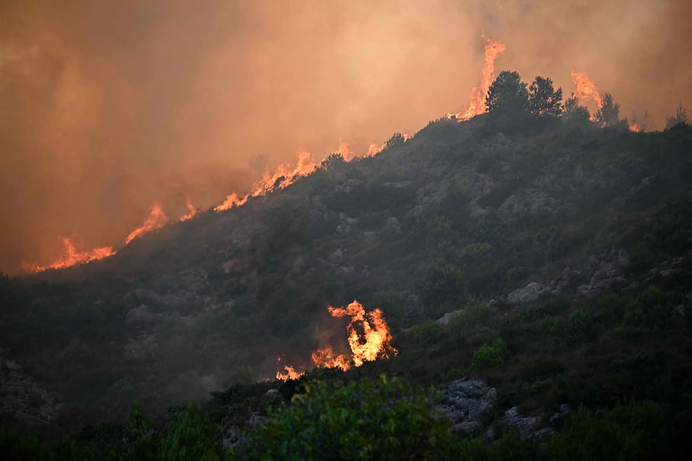 El incendio de Francia, uno de los mayores de su historia, ya ha quemado 14.000 hectáreas