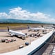 ¿Por qué se suspendieron operaciones por 30 minutos en el aeropuerto de Quito este viernes?