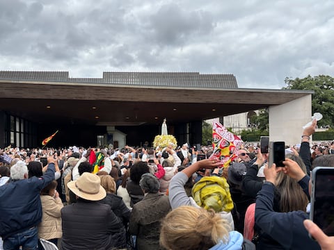 Miles rezan en Fátima por la paz y recuerdan el aniversario del atentado a Juan Pablo II