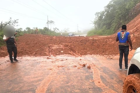 Deslizamientos afectan vía Panamericana en Imbabura