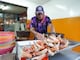 Comerciantes retoman la venta de cangrejo en el centro de Guayaquil tras concluir la primera veda del año
