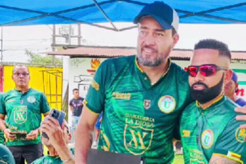 Liga Deportiva Universitaria de El Carmen firma con Jaime Iván Kaviedes, que también será directivo