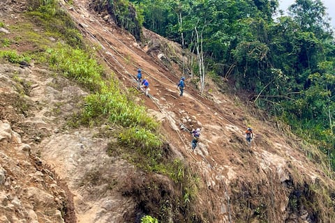 Cierre de la vía Alóag-Santo Domingo se mantendrá hasta el 19 de junio por riesgo de deslizamientos