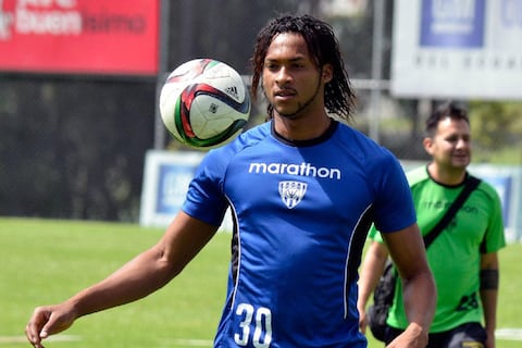 Emelec buscaría los fichajes de Darío Aimar y Arturo Mina