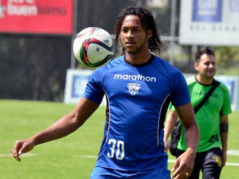 Emelec buscaría los fichajes de Darío Aimar y Arturo Mina