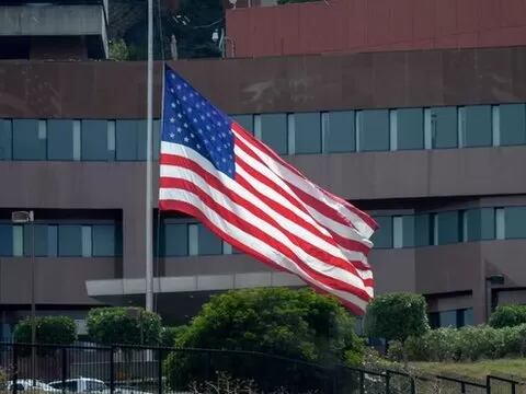 Estados Unidos evalúa la reapertura de su embajada en Caracas, cerrada desde el 2019