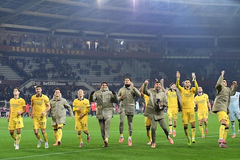 Pervis Estupiñán sumó minutos en el triunfo del AC Milan para igualar al Nápoles en la cima de la Serie A