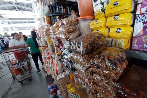 ‘Aquí nos ajustamos a lo que tenga el cliente’: familias gastan en mercados de Guayaquil entre $ 30 y $ 50 en ingredientes para cenas navideñas