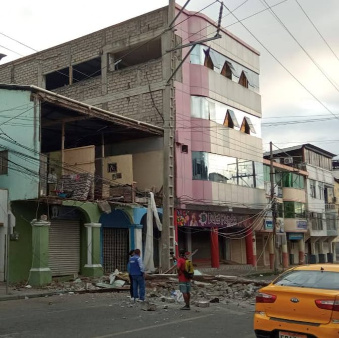Sismo en Esmeraldas: estos son los daños que se reportan en casas, edificios públicos y vías, según Secretaría de Gestión de Riesgos