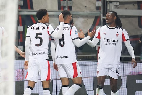 AC Milan vence al Cagliari con Pervis Estupiñán de titular y pasa a ser líder de la serie A