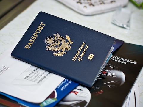 El gobierno de Estados Unidos puede revocarte el pasaporte si debes la manutención a tus hijos