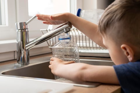 Buenas noticias para California que redefine la forma en que obtiene su agua: extraer millones de toneladas de agua de mar y convertirla en agua potable para beber