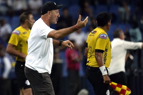 Guillermo Duró culpa al arbitraje de la derrota de Emelec: ‘Nos perjudicaron; el juez hace una seña como que no había roja’