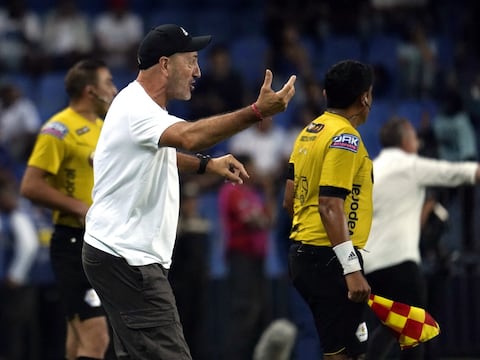 Guillermo Duró culpa al arbitraje en la derrota de Emelec: ‘Nos perjudicaron; el juez hace una seña como que no había roja’