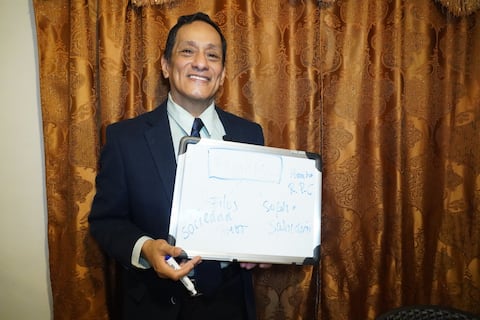 Carlos Medina, el profesor jubilado que dedicó más de 30 años a la docencia formando a cerca de 4.000 estudiantes en Guayaquil