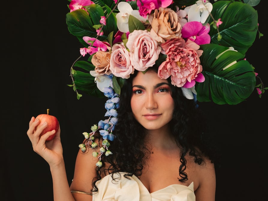 Shalom Mendieta y su sonoridad latina: la cantante ecuatoriana presenta Fugaz