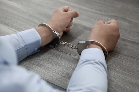 “Permítanme salir de este país”: Latino preso por un crimen de hace 25 años exige deportación y revela condiciones extremas en ‘Alligator Alcatraz’