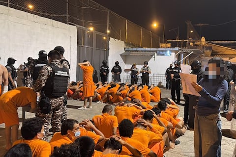 Más de 80 supuestos integrantes de Los Lobos fueron trasladados desde la cárcel de Machala a Guayas