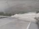 Desbordamiento en la ruta Cuenca-Molleturo cubrió tramo de vía y quedó captado en video