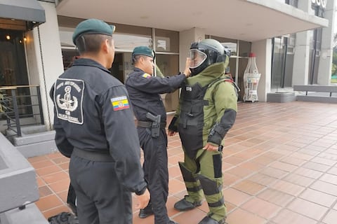 ‘Ahora atendemos hasta cuatro amenazas de explosivos al día, antes había dos al mes, lo que más mata es la onda’, dice policía encargado de desactivar bombas