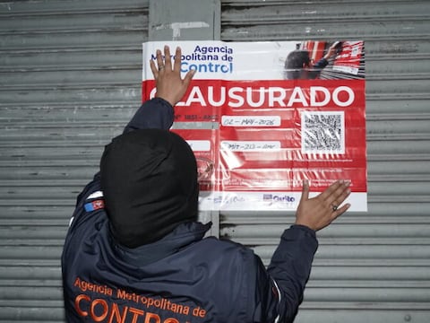 Tres locales clausurados y más de 2.500 cigarrillos de contrabando decomisados en operativos en Quito