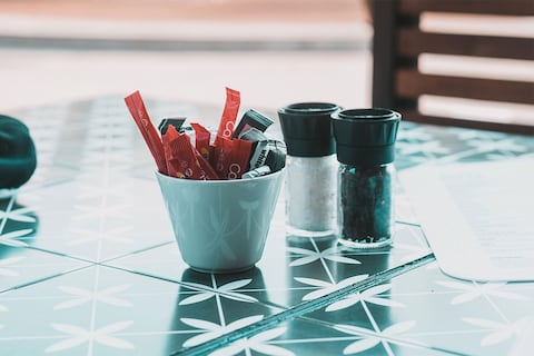 Este es el popular edulcorante artificial que engaña a tu cerebro y hace que sientas más hambre: no sirve para bajar de peso