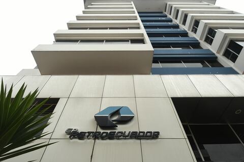 Petroecuador dice que se firmaron contratos de renegociación con China el 9 de septiembre; Villavicencio da plazo hasta el lunes a Aguiar para mostrarlos