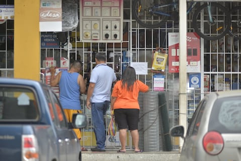 Guayaquil enfrenta lluvias y se dispara la venta de impermeabilizantes en ferreterías