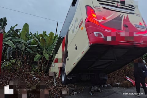 Siniestro entre bus y vehículo en La Troncal: una persona fallecida y otra gravemente herida