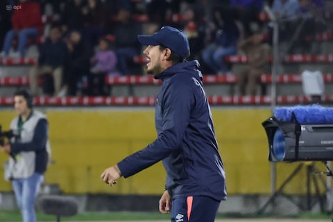 ‘Cambiamos la historia y hoy somos campeones’: Diego Martínez, DT de Universidad Católica, tras levantar la Copa Ecuador