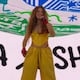 Shakibecca vuelve a provocar críticas: la imitadora de Shakira ofrece un show mundialista en el aeropuerto de México