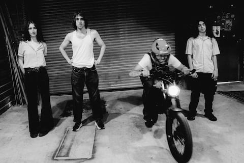 Geese, la banda estadounidense de rock del momento, y su conexión familiar con Ecuador: “No he regresado desde los cuatro o cinco años”, dice el baterista Max Bassin