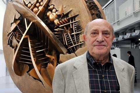 Muere el escultor italiano Arnaldo Pomodoro en vísperas de cumplir 99 años
