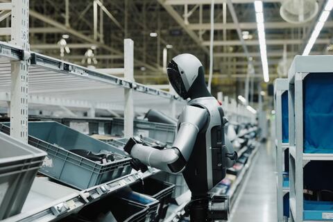 Fábrica oscura: empresa de China produce 10 millones de teléfonos inteligentes al año sin un solo trabajador humano