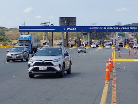 Más de 120.000 vehículos han salido de Guayaquil por el peaje de Chongón desde que arrancó el feriado
