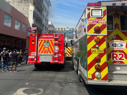 Incendio se registra en zona comercial del centro de Guayaquil