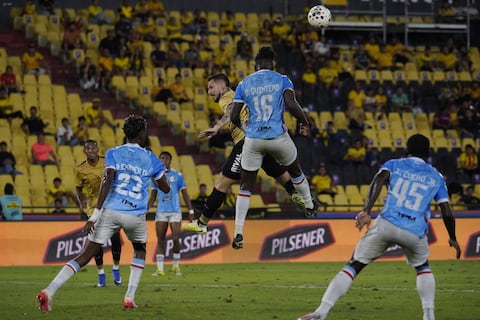 ‘Son muy sobrados, se les pide explicación y no las dan’, la ácida crítica de José Angulo, delantero del Manta FC al árbitraje del partido frente a Barcelona SC