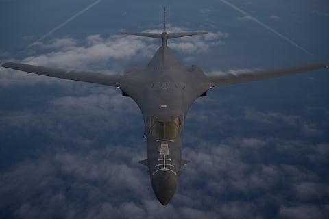 Estados Unidos divulga escenas de su bombardero más poderoso desplegado por Estados Unidos en Operación Lanza del Sur