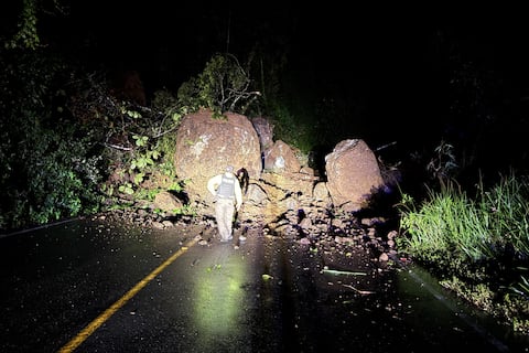 Deslizamiento de gran magnitud cierra el kilómetro 36 de la vía Calacalí-La Independencia