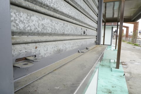 ‘Los pasos quedaron como otros, solo para cruzar rápidamente’: quioscos en pasos peatonales del norte aún no operan totalmente