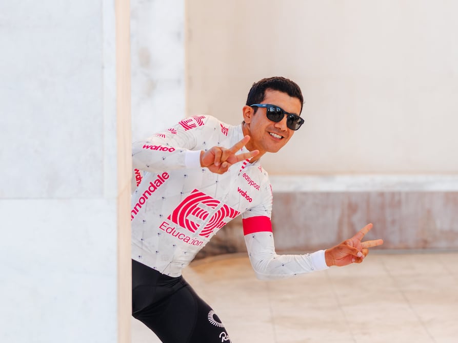 A qué hora debuta Richard Carapaz en el Giro de Italia 2025