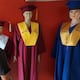 ‘Tenemos bastantes pedidos y todo avanza bien’: negocios en Guayaquil impulsan alquiler de trajes e innovan sus servicios para graduaciones