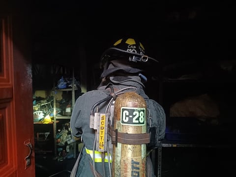 Incendio en edificio alarmó en la Bahía de Guayaquil: esto detalló el Cuerpo de Bomberos