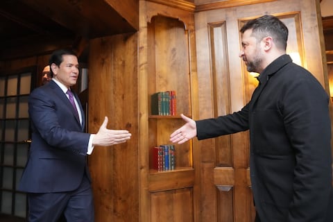 Zelenski y Rubio abordan en Múnich las negociaciones para poner fin a la guerra