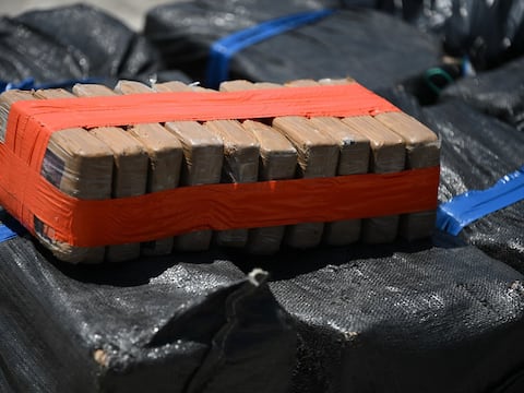 Ecuador y EE.UU. incautan 592 kilos de cocaína y capturan a 10 personas en operación marítima internacional