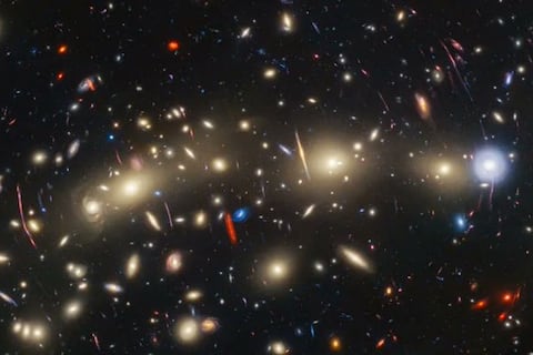 JWST podría haber captado a las primeras estrellas del universo, según nuevo estudio