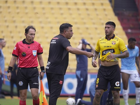 ‘Dicen que no jugamos a nada, pero tenemos que hacer lo que nos conviene’, señala César Farías, técnico de Barcelona SC tras la igualdad ante Universidad Católica