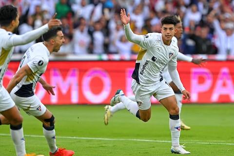 Liga de Quito, en riesgo de sanción FIFA por una deuda pendiente con Bolívar