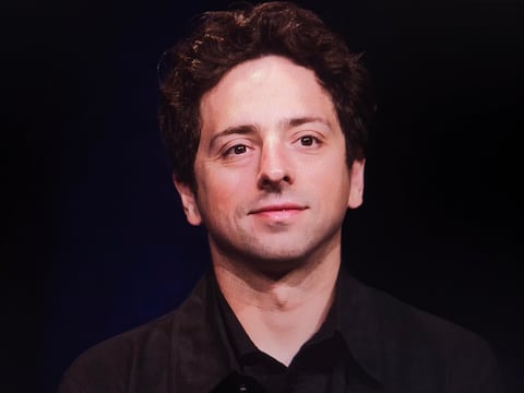 Él es Sergey Brin, el hombre detrás de proyectos especiales de Google que superó en fortuna a Jeff Bezos