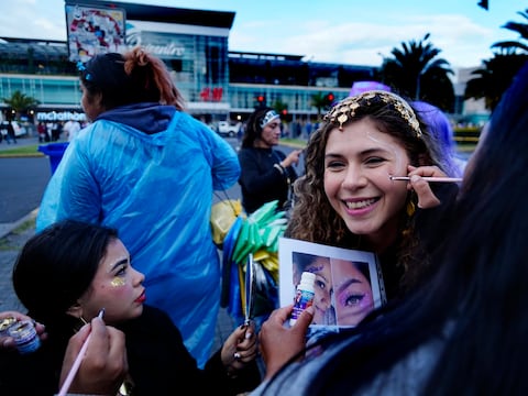 Miles de ecuatorianos listos para despedir a Shakira en su última presentación en Quito